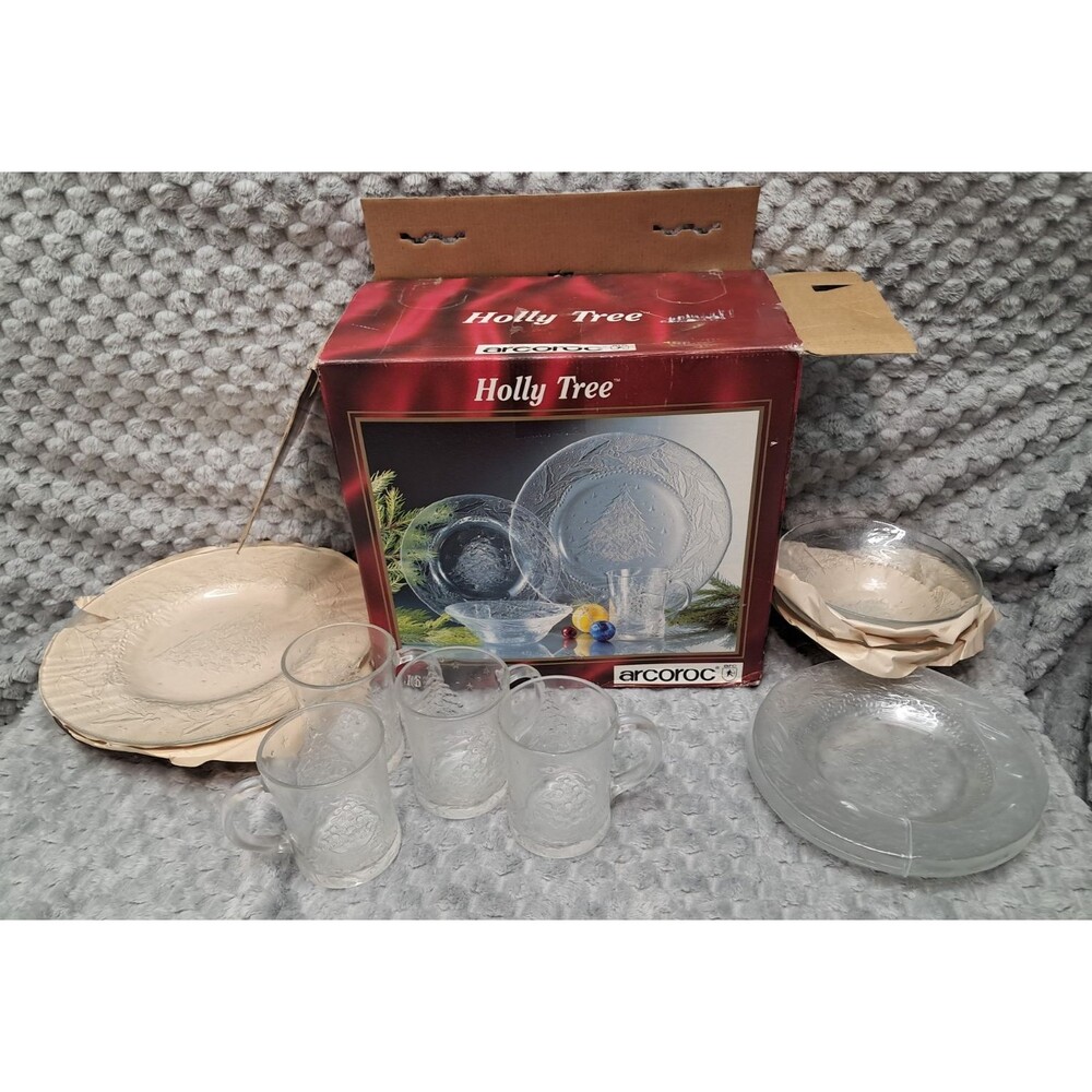 Arcoroc HOLLY TREE Christmas Dish Set 16 Pc VTG Plates Saucers Cups Bowls Glass